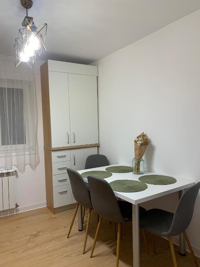 Sunny Apartment In Suceava Exterior photo